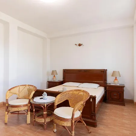 4 Bedroom Awesome Home In Gornja Brela Casa de Férias Gornja Brela